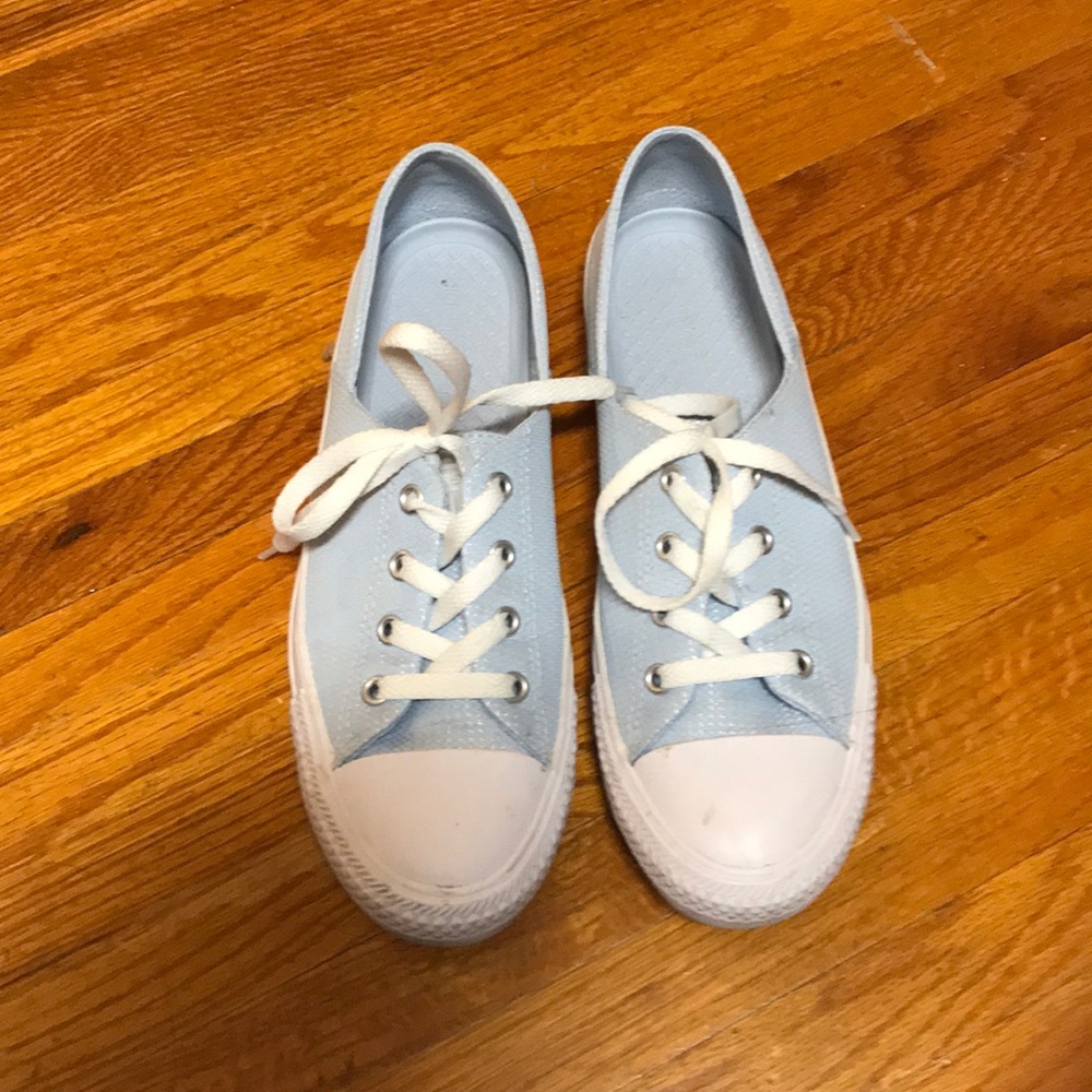Converse size 9 sneakers